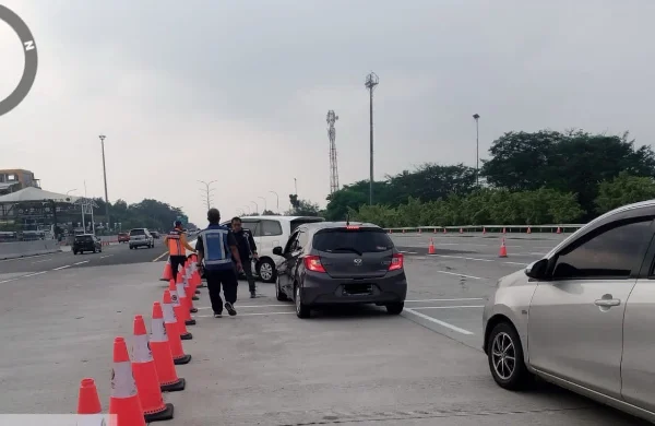 Jasa Marga Rekayasa Contraflow di Ruas Tol Japek KM 70 hingga KM 36 Arah Jakarta