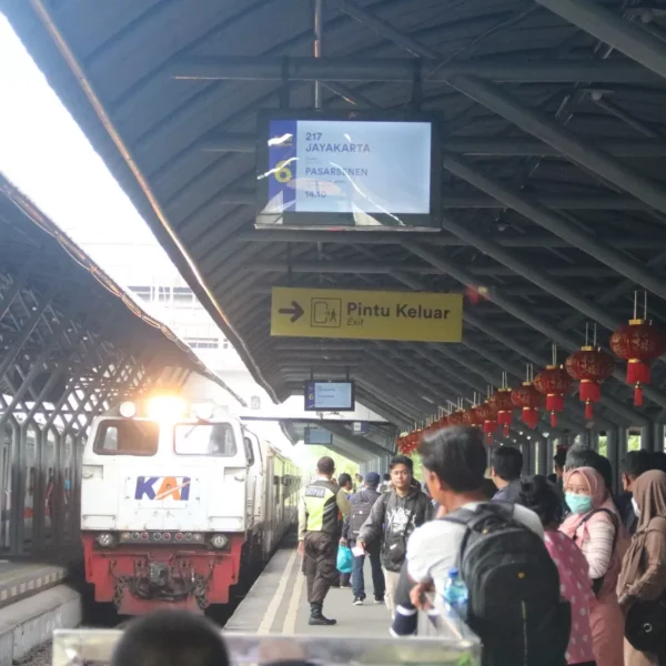 H-1 Libur Isra Mikraj dan Cuti Bersama Imlek, KAI Daop 8 Catat 19.310 Pelanggan Berangkat dengan Kereta Api Jarak Jauh H-1 Libur Isra Mikraj dan Cuti Bersama Imlek, KAI Daop 8 Catat 19.310 Pelanggan Berangkat dengan Kereta Api Jarak Jauh