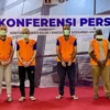 4 WNA Pelaku Pengguna Paspor Palsu Jaringan Internasional Penyelundupan Manusia 4 WNA Pelaku Pengguna Paspor Palsu Jaringan Internasional Penyelundupan Manusia