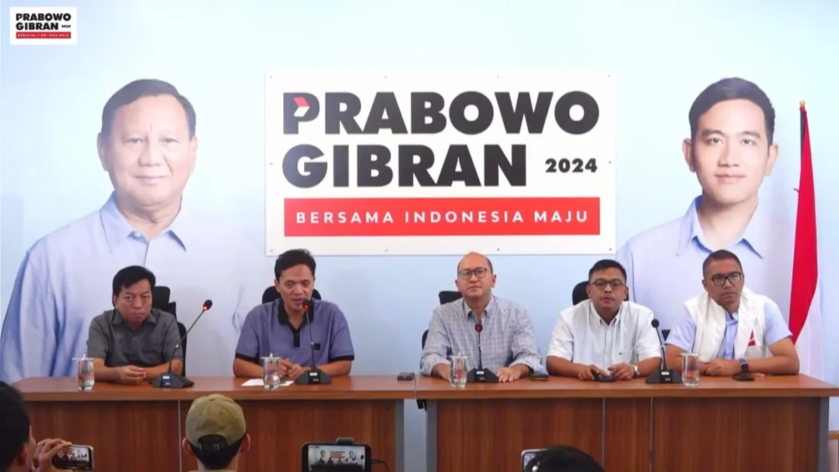 Hoax Prabowo Hanya 2 Tahun Jadi Presiden, Rosan Roeslani Bantah Pertemuan Dirinya dengan Pengamat Militer Connie Rahakundini Bakrie Hoax Prabowo Hanya 2 Tahun Jadi Presiden, Rosan Roeslani Bantah Pertemuan Dirinya dengan Pengamat Militer Connie Rahakundini Bakrie