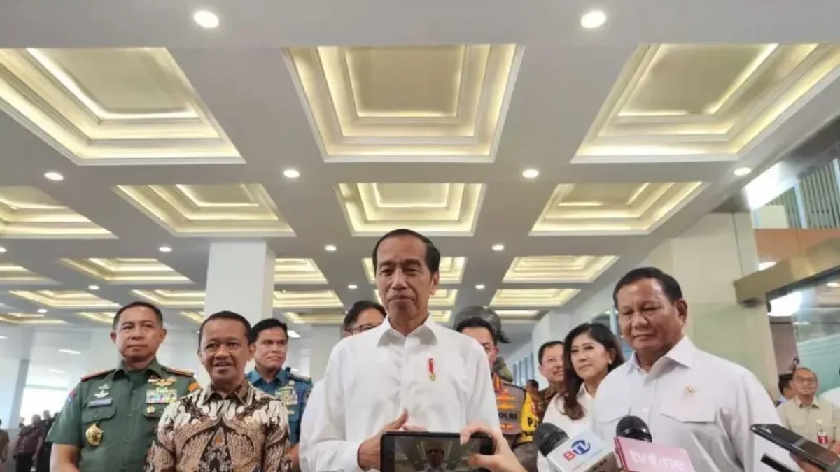 Hasto Kristiyanto Tegaskan Siap Jadi Oposisi, Jokowi: Ya Ditanyakan Saja kepada Beliau-beliau yang Ada di PDI Perjuangan Hasto Kristiyanto Tegaskan Siap Jadi Oposisi, Jokowi: Ya Ditanyakan Saja kepada Beliau-beliau yang Ada di PDI Perjuangan