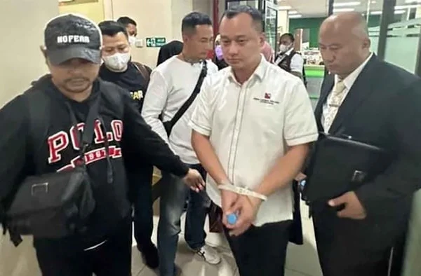 Dirut PT Citra Lampia Mandiri Helmut Hermawan Ditahan KPK Terkait Kasus Gratifikasi di Lingkungan Kemenkumham Dirut PT Citra Lampia Mandiri Helmut Hermawan Ditahan KPK Terkait Kasus Gratifikasi di Lingkungan Kemenkumham