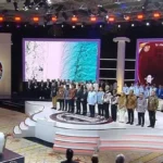 Resmi Ditutup, Lagu 'Bagimu Negeri' Capres-Cawapres Kompak Bergandengan Tangan Resmi Ditutup, Lagu 'Bagimu Negeri' Capres-Cawapres Kompak Bergandengan Tangan