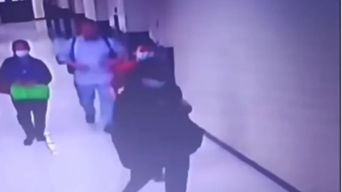 Teka-teki Keberadaan Tali Terikat di Tangan Korban Bunuh Diri Satu Keluarga di Kawasan Penjaringan Teka-teki Keberadaan Tali Terikat di Tangan Korban Bunuh Diri Satu Keluarga di Kawasan Penjaringan