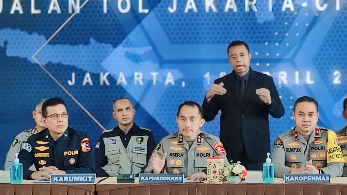 Konferensi pers di RS Polri
