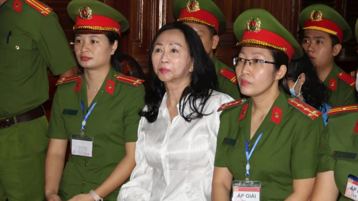 Truong My Lan Dijatuhi Hukum Mati, Pebisnis Properti Vietnam Ini Terlibat Kasus Penipuan Rp200 Triliun Taipan real estat Vietnam Truong My Lan (67) dijatuhi hukuman mati dalam kasus penipuan keuangan terbesar yang