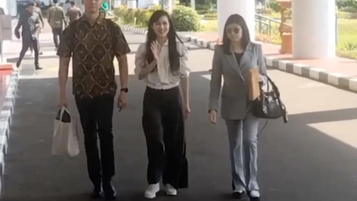 Sandra Dewi menjalani pemeriksaan terkait kasus korupsi suaminya, Harvey Moeis di Kejaksaan Agung, Jakarta Sel