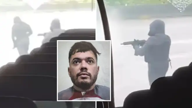 Sekelompok Orang Bersenjata Serang Mobil Tahanan Berisi Napi di Jalan Tol Prancis, 2 Petugas Penjara Tewas Sekelompok orang bersenjata menyerang mobil tahanan di Normandia. Sisipan: Mohammed Amra, dijuluki \'La Mouche\'