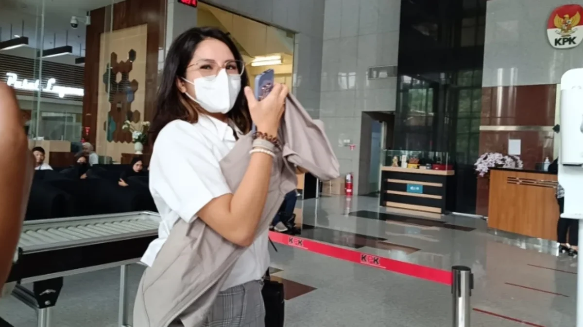 Windy Idol Enggan Berkomentar Usai Diperiksa KPK: Tanya Penyidik Saja Ya Windy Idol diperiksa sebagai saksi TPPU Hasbi Hasan/RMOL