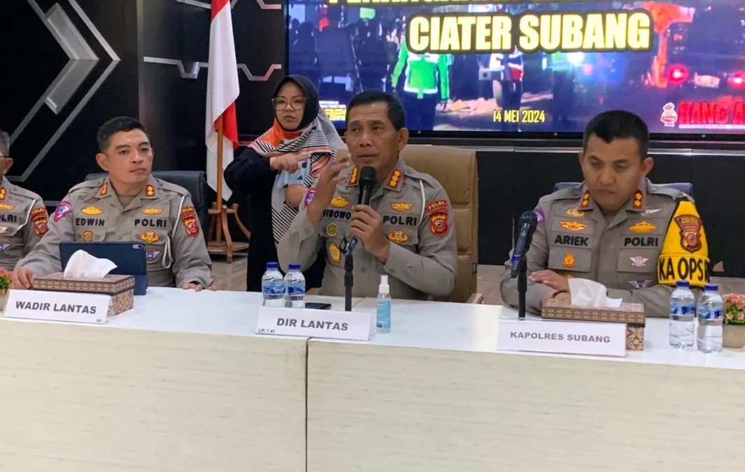 Polisi Tetapkan Sopir Bus Rombongan SMK Lingga Kencana Depok Tersangka Dir Lantas Polda Jabar Kombes Pol Wibowo saat Preskon Kecelakaan Bus di Ciater Subang