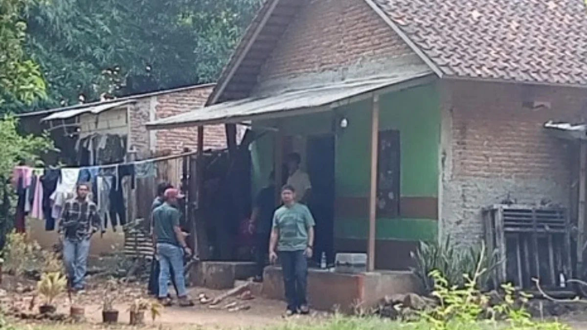 Rumah Pegi Setiawan Digeledah, Begini Suasana Kediaman Perong Rumah Pegi alias Perong di Blok Simaja, Desa Kepompongan, Kecamatan Talun, Kabupaten Cirebon didatangi p