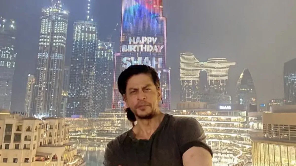 Bintang Bollywood Shah Rukh Khan Kembali ke Mumbai Usai Dirawat Akibat Heat Stroke Bintang top Bollywood Shah Rukh Khan. (Instagram-@iamsrk)