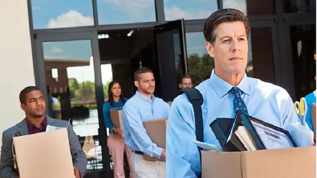 Gelombang PHK Makin Parah, dari Levi's Strauss hingga eBay Inc Ilustrasi: PHK Karyawan (Sumber: IEEE Spectrum)