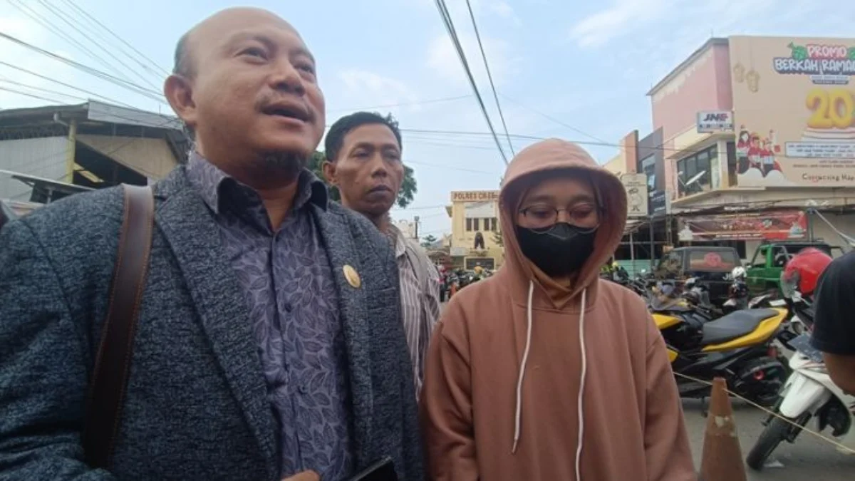 Lusiana Adik Pegi Setiawan Diberi 28 Pertanyaan, Sebut Tak Kenal Satu Pun Pelaku Pembunuhan Vina Lusiana usai menghadiri pemeriksaan oleh Polda Jabar di Polres Cirebon Kota.
