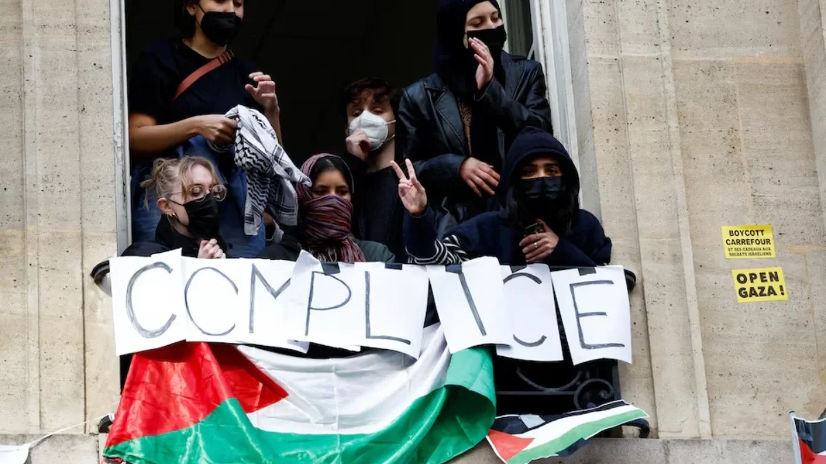 Aksi Mahasiswa Bela Palestina di Amerika Serikat Menular ke Kampus Ternama Perancis dan Australia Mahasiswa menduduki gedung Universitas Sciences Po di Paris, Prancis. Foto Benoit Tessier-Reuters