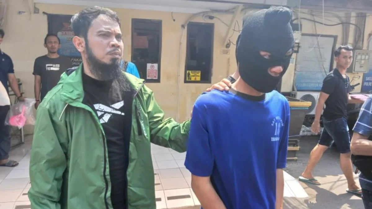 Pelaku Berhasil Ditangkap Kurang dari 4 Jam, Fakta Baru Mayat Perempuan Dalam Lemari di Kedawung Cirebon Katimsus Iptu Shindi Al - Afghany membawa pelaku pembunuhan/RMOLJabar