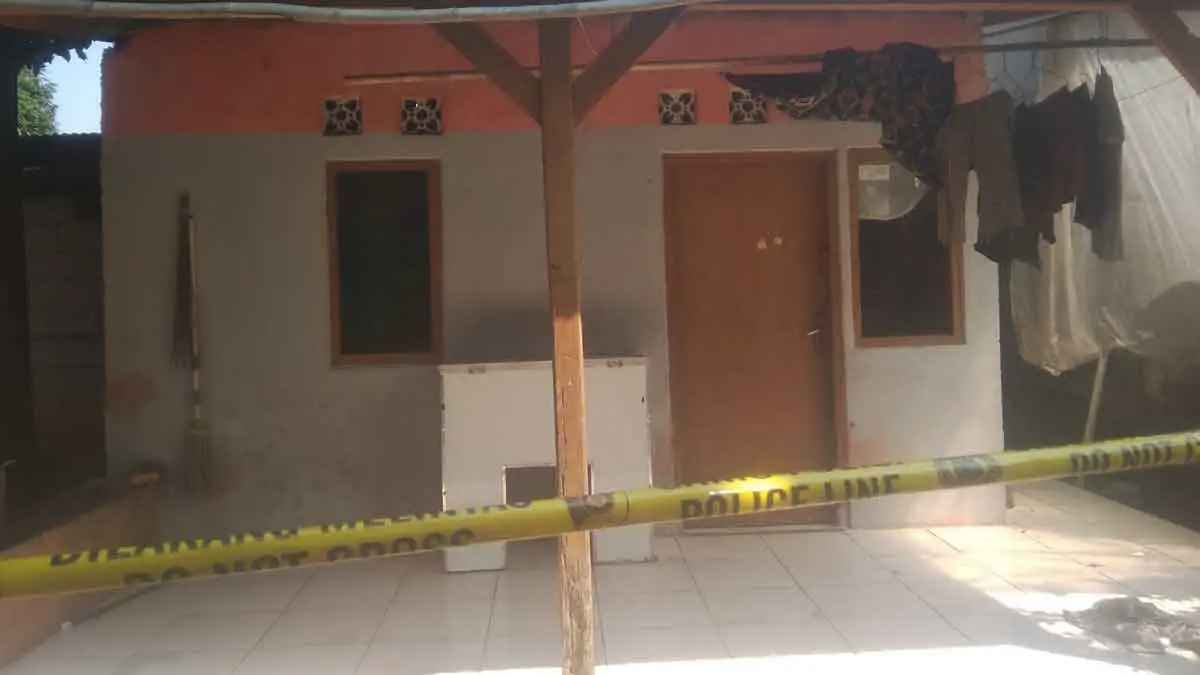 Pria Ditangkap Densus 88, Ketua RW Kampung Kamojing Karawang: 3 Kali Ditanya Identitas Selalu Menolak Rumah kontrakan yang dihuni seorang pria terduga teroris di Cikampek.