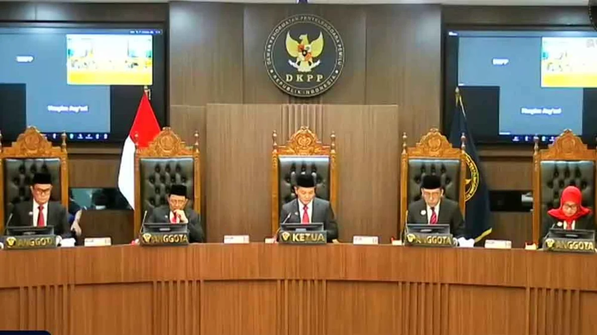 Berikut Poin-poin Sidang DKPP Jatuhkan Sanksi Pemecatan Hasyim Asy'ari DKPP menggelar sidang putusan pelanggaran etik penyelenggaraan pemilu, Rabu 3 Juli 2024