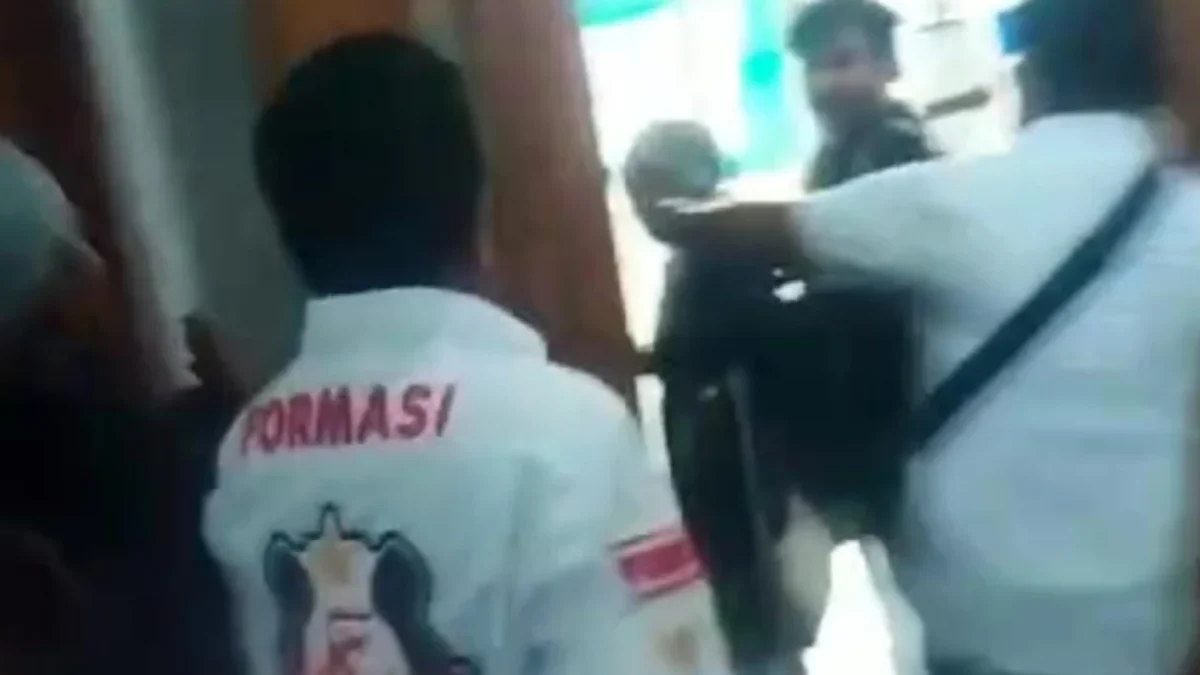 Kameramen TV Swasta Ungkap Kronologi Penganiayaan Usai Putusan Vonis Syahrul Yasin Limpo Keributan pendukung mantan Menteri Pertanian (Mentan) Syahrul Yasin Limpodi Pengadilan Tindak Pidana Korupsi (