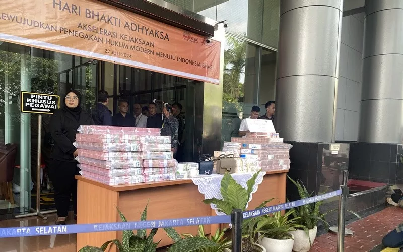 2 Tersangka Kasus Dugaan Korupsi Timah, Harvey Moeis-Helena Lim Segera Diadili Penampakan tumpukan uang di kasus korupsi timah (Ari Sandita/MPI)