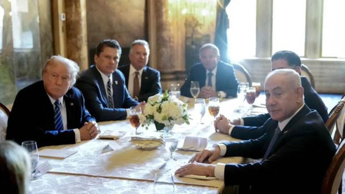 Donald Trump Kritik Pernyataan Kamala Harris Soal Kebijakan Israel ke Palestina Donald Trump bertemu dengan Perdana Menteri (PM) Israel Benjamin Netanyahu di Palm Beach, Jumat (26/7/202