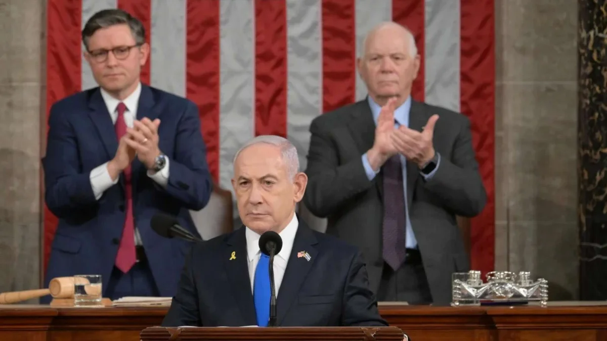 Standar Ganda Pengadilan Pidana Internasional: Tunda Penangkapan Benjamin Netanyahu Perdana Menteri Israel, Benjamin Netanyahu (tengah) dalam Kongres di Amerika Serikat. (Foto: X - Benjamin Neta
