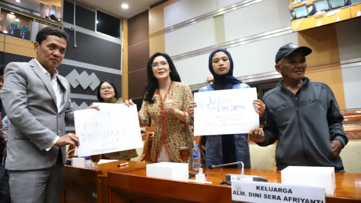 Komisi III DPR Minta Hakim PN Surabaya yang Bebaskan Ronald Tannur Dipidanakan, Begini Alasannya Keluarga Almarhum Dini Sera Afrianti mengadu ke Komisi III DPR untuk mencari keadilan atas putusan bebas Ronal