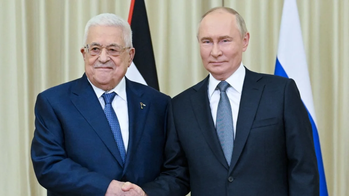 Berikut Isi Pertemuan Mahmoud Abbas-Vladimir Putin di Moskow Presiden Rusia Vladimir Putin berjabat tangan dengan Presiden Palestina Mahmoud Abbas saat pertemuan di luar M
