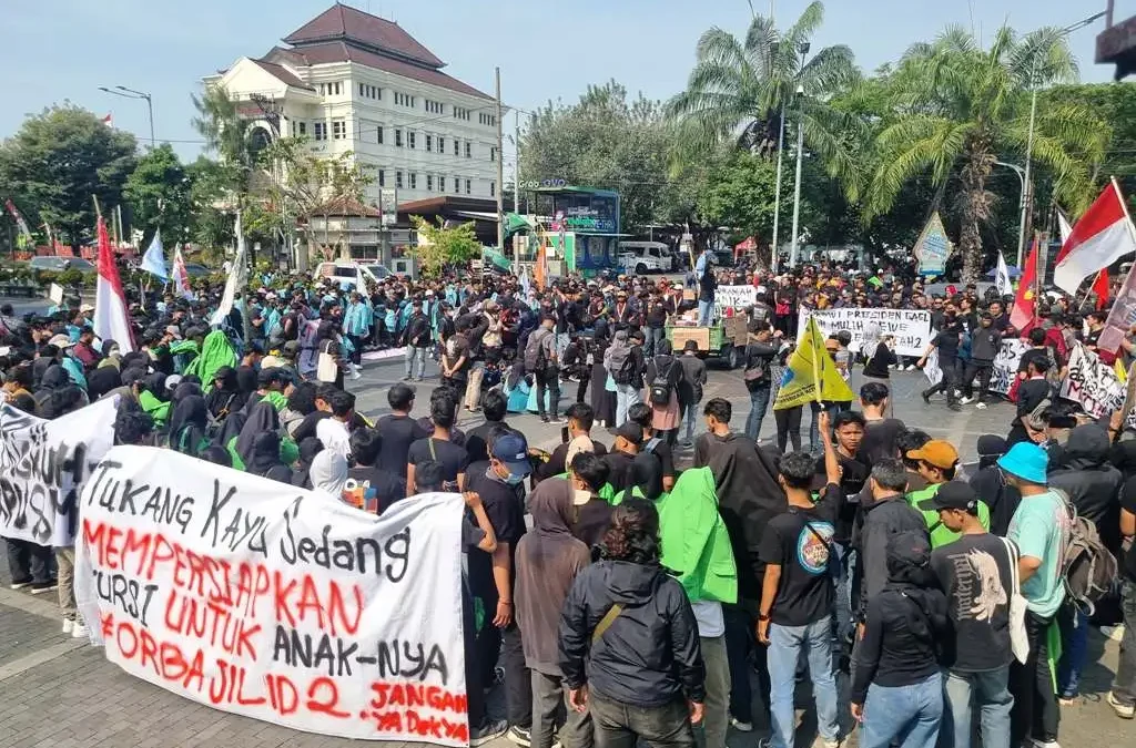 KontraS Desak Aparat Keamanan Hormati Hak Kebebasan Berpendapat dan Berekspresi Ratusan mahasiswa gabungan dari berbagai universitas di Solo menggelar aksi demo kawal putusan Mahkamah Konsti