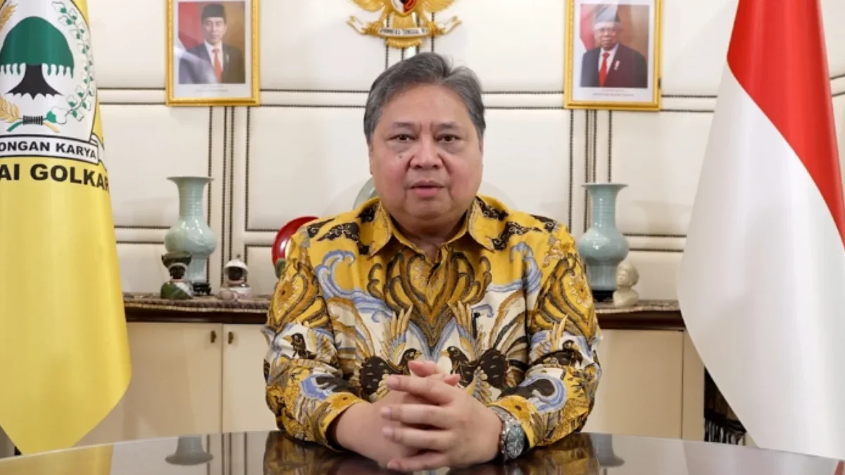 Pengamat: Mundurnya Airlangga Hartarto dari Ketum Golkar, Tarik Ulur Kepentingan Politik di Atas Airlangga Hartarto mengumumkan pengunduran dirinya sebagai Partai Golkar, Minggu (11/8/2024). (Foto: tangkapan