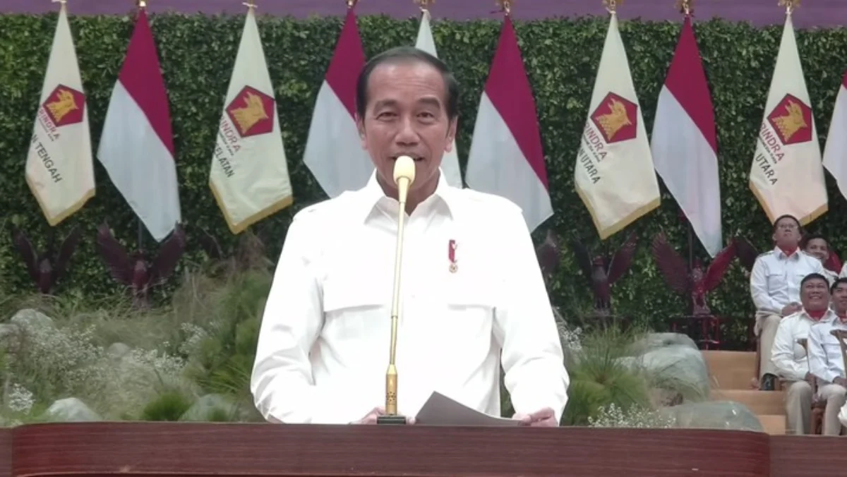 Jokowi: Tanggal Pelantikan 20 Oktober, Saat Itu Bapak Prabowo Milik Seluruh Rakyat Indonesia Bukan Gerindra Presiden Joko Widodo saat memberikan sambutan dalam Apel Kader Partai Gerindra di Indonesia Arena, Jakarta, S