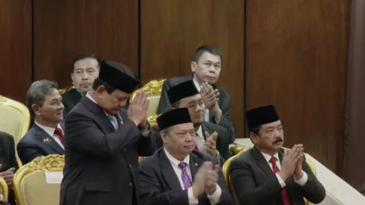 Momen Jokowi Mohon Izin kepada Prabowo Subianto Serahkan Tongkat Estafet Kepemimpinan Tanggal 20 Oktober Menteri Pertahanan yang juga Presiden Terpilih Prabowo Subianto dalam Sidang Tahunan MPR dan Sidang Bersama DP
