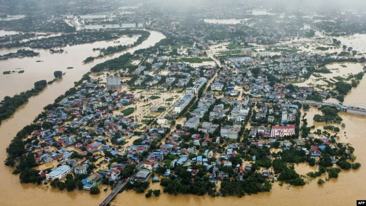 Korban Topan Yagi di Vietnam Meningkat, Permukaan Sungai ke Tingkat Berbahaya Foto dari udara tampak jalan-jalan yang terendam banjir dan gedung-gedung di Thai Nguyen, beberapa hari setela