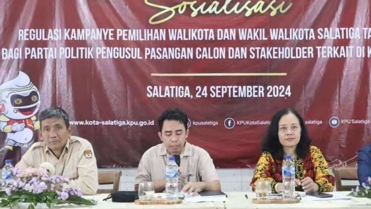 8 Lapangan untuk Kampanye Terbuka Paslon Pilkada Salatiga, Berikut Ini Rinciannya Ketua KPU Kota Salatiga Yesaya Tiluata(tengah) memimpin Sosialisasi Regulasi Kampanye, bagi Parpol Pengusul Pa