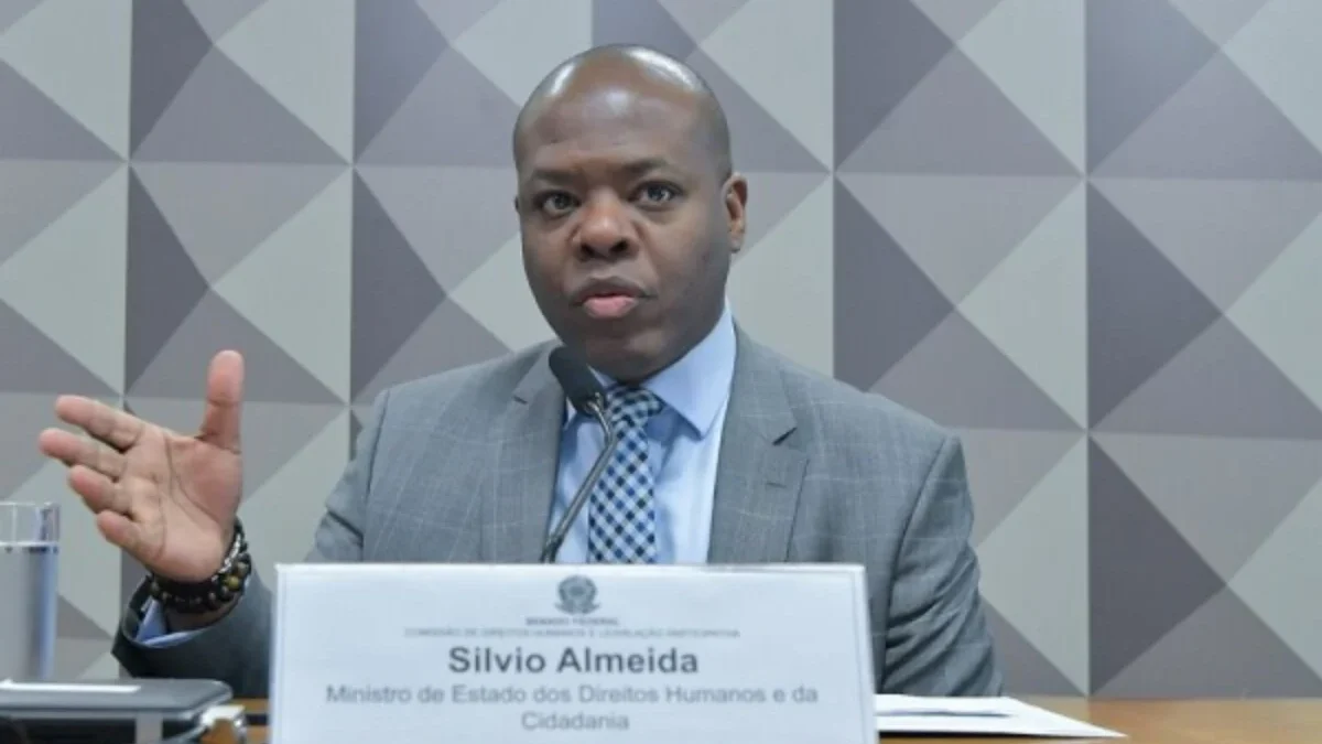 Presiden Brasil Luiz Inacio Lula da Silva Pecat Menteri HAM Silvio Almeida, Dituduh Lakukan Pelecehan Seksual Silvio Almeida dalam audiensi publik \"Merayakan 25 tahun undang-undang yang menetapkan program perlindungan kh