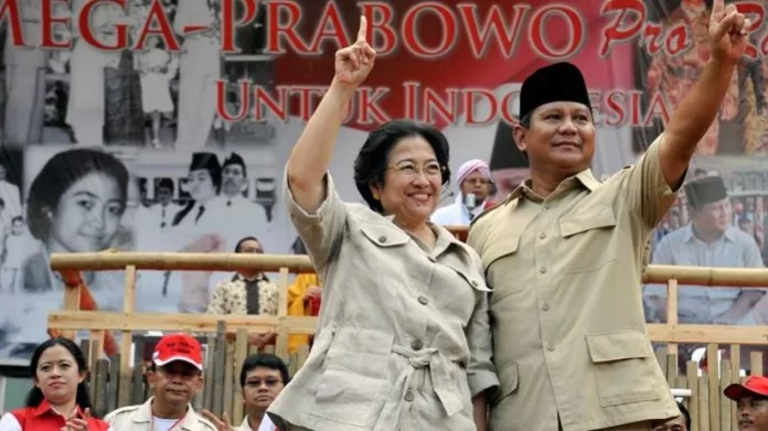 Megawati Soekarnoputri Sampaikan Salam Hormat untuk Prabowo Subianto Megawati Soekarnoputri dan Prabowo Subianto saat kampanye akbar Pilpres 2009 di Gelora Bung Karno, Jakarta. (F