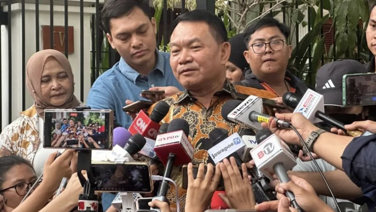 Dudung Abdurrahman Akui Diskusi Soal Pertahanan Bersama Presiden Terpilih Prabowo Subianto Mantan Kepala Staf Angkatan Darat (KSAD) Jenderal TNI (Purn) Dudung Abdurrahman tiba di kediaman Presiden Terp