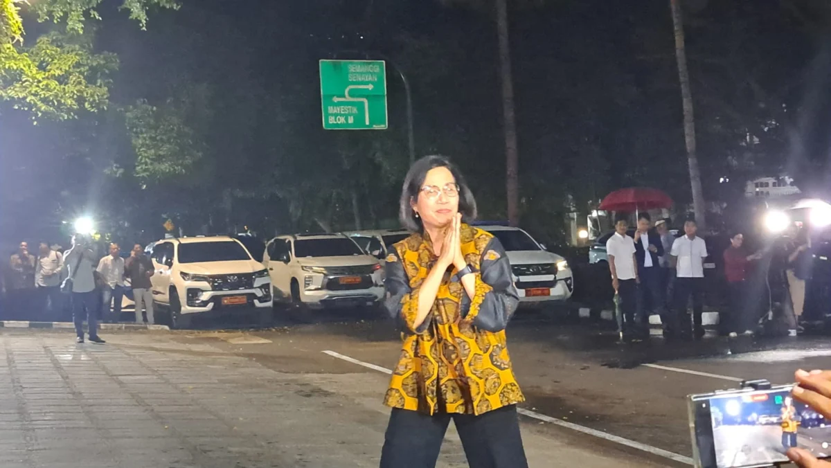 Sri Mulyani Ungkap Pesan Presiden Terpilih Prabowo Subianto: Bagaimana Dampak APBN kepada Masyarakat Menteri Keuangan Sri Mulyani tiba di kediaman Presiden Terpilih Prabowo Subianto, Kertanegara, Jakarta Selatan