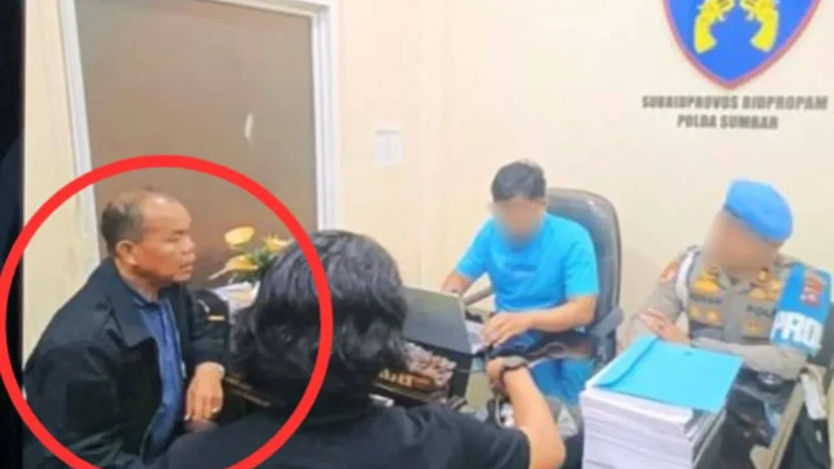 Polisi Tembak Polisi di Polres Solok Selatan: 9 Peluru 2 Tembakan Kabag Ops Polres Solok Selatan, AKP Dadang Iskandar (lingkaran merah), saat diperiksa Bidpropam Polda Sumbar.