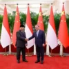 Pertemuan Perdana Menteri China Li Qiang-Presiden Prabowo: Kontrak Bisnis Senilai Rp156,54 Triliun Presiden Prabowo Subianto bertemu dengan Perdana Menteri (PM) China Li Qiang di Great Hall of The People, Xich