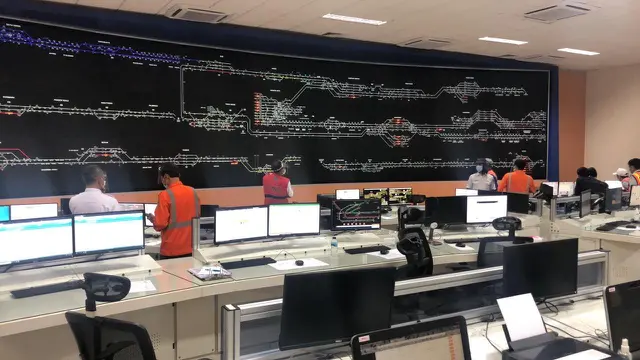 Operation Control Center Kereta Api Daop I Jakarta Siap Atur 1.673 Perjalanan Perayaan Nataru Operation Control Centre atau pusat pengendali kereta api di Manggarai. (dok: PT LEN)