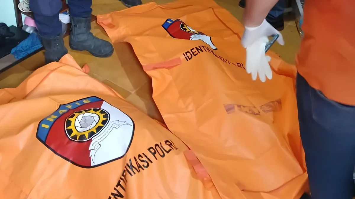 Dikabarkan Punya Pinjol, Polisi Dalami Motif Tewasnya 3 Orang Diduga Bunuh Diri Jasad keluarga korban diduga bunuh diri di Kelurahan Cirendeu, Kecamatan Ciputat Timur pada Minggu (15/12/2024