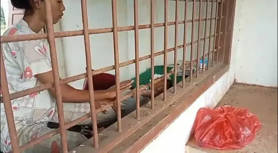 Ibu dan Bayi Disekap di Dalam Kandang Anjing oleh Manajer Perusahaan Sawit di Bangka Seorang ibu dan bayinya disekap di dalam kandang anjing oleh seorang manajer perusahan sawit di Kabupaten Bang