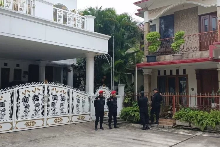 Sekretaris Jenderal Partai Demokrasi Indonesia Perjuangan (PDIP) Hasto Kristiyanto tidak berada di rumahnya di