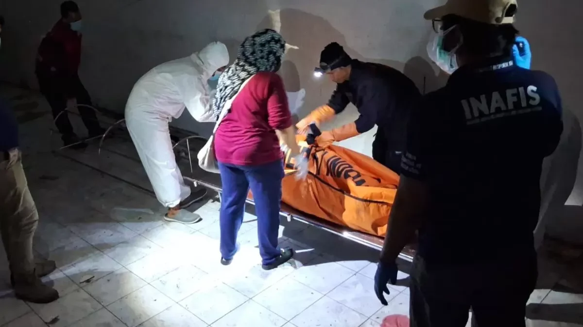 Seorang perempuan tanpa identitas ditemukan meninggal di sebuah bangunan kosong, di Kecamatan Gajahmungkur Sem