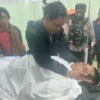 Korban ketika tiba di RSUD Ilaga Selasa (24/12). (Foto: istimewa)