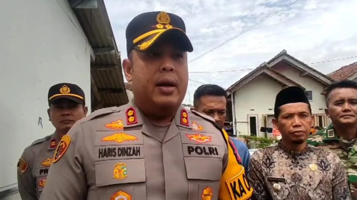 Kapolres Tasikmalaya AKBP Haris Dinzah saat diwawancara wartawan usai mengawal proses penangkapan terduga tero