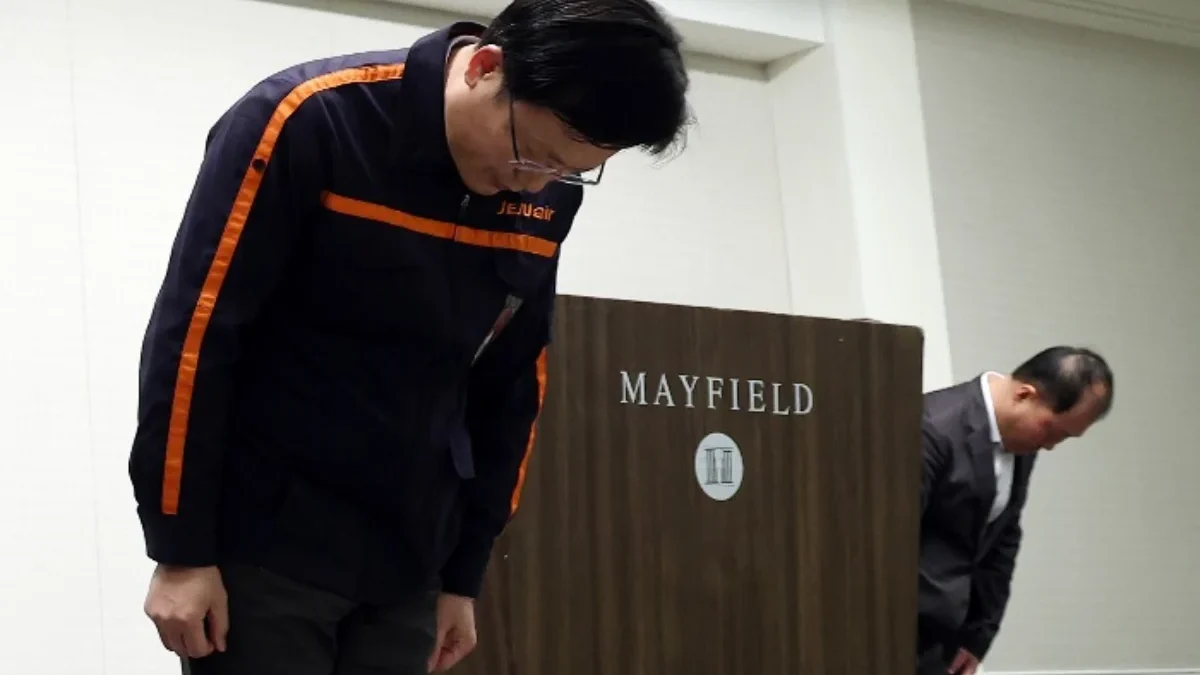 CEO Jeju Air Kim Yi-bae meminta maaf atas kecelakaan pesawat yang menewaskan sebagian besar penumpangnya pada