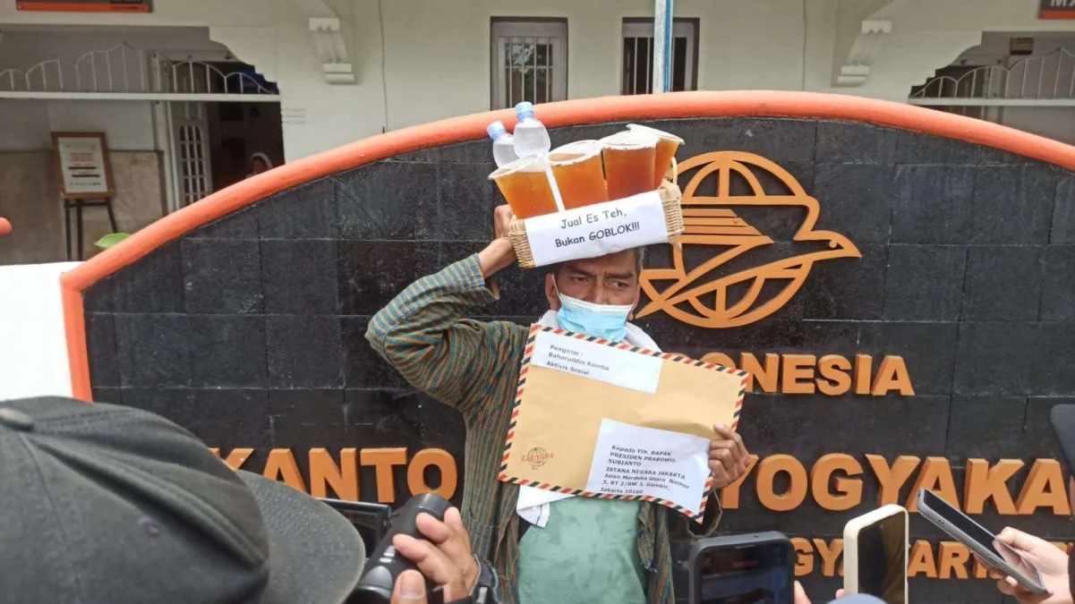 Aktivis Sosial Kirim Surat ke Presiden Prabowo Subianto Desak Miftah Maulana Dicopot Aksi yang dilakukan aktivitas sosial Yogyakarta atas olok-olok yang dilontarkan Miftah Maulana Habiburrahman s