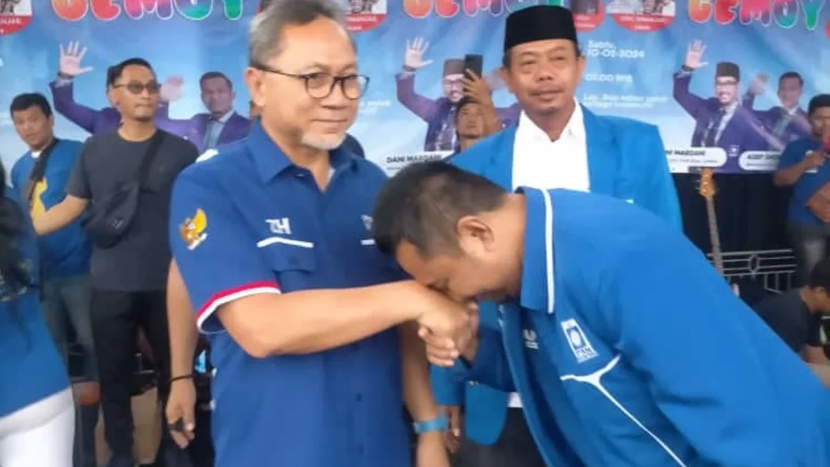 Hery Sugihyandi Calonkan Diri Jadi Ketum Kadin Kabupaten Cirebon: Minta Doa Restu Zulhas Kader Partai Amanat Nasional, Hery Sugihyandi bersama Ketua Umum Partai Amanat Nasional (PAN) saat berkunjung